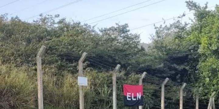 Apareció bandera del ELN en Piedecuesta, Santander: Hay mucha incertidumbre por parte de sus habitantes