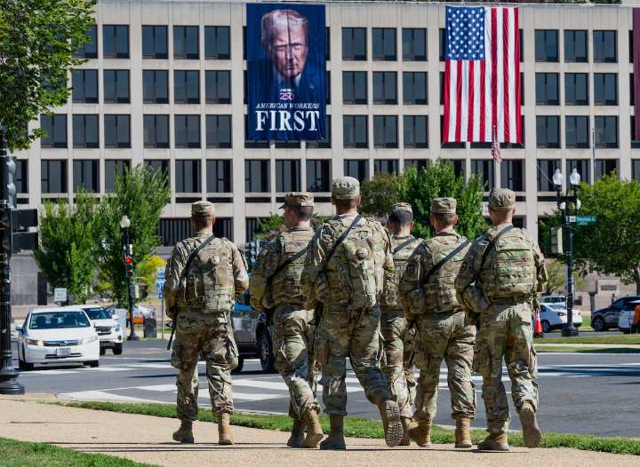 Tropas en Washington y destituciones en la Reserva Federal: Trump abraza la deriva autoritaria en Estados Unidos