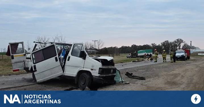 Choque fatal entre un camión y una furgoneta en Córdoba: un muerto y dos heridos