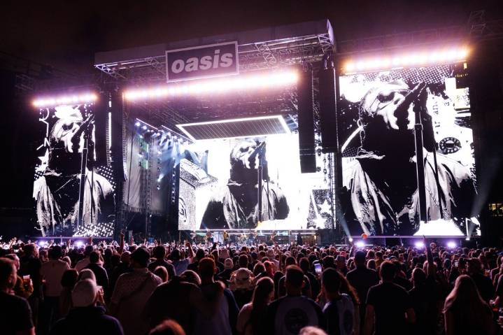 Photos: Oasis performs at Chicago's Soldier Field