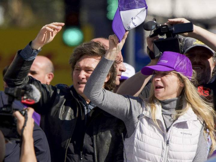 Atacaron con piedras la caravana de Milei en Lomas de Zamora y el presidente tuvo que ser evacuado