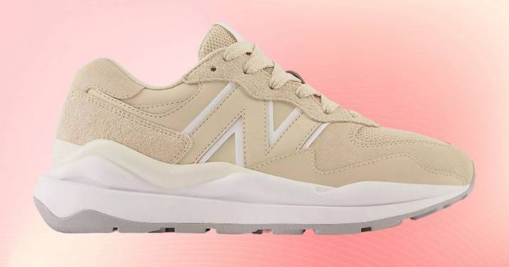 New Balance fans save £33 off shoes 'so comfy' they 'walked 31 miles in 3 days'