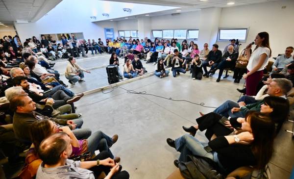 Ronda de diálogo en el Colegio Nacional para profundizar los lazos entre la UNLP y la comunidad platense