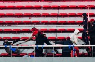 El fútbol, de luto y manchado