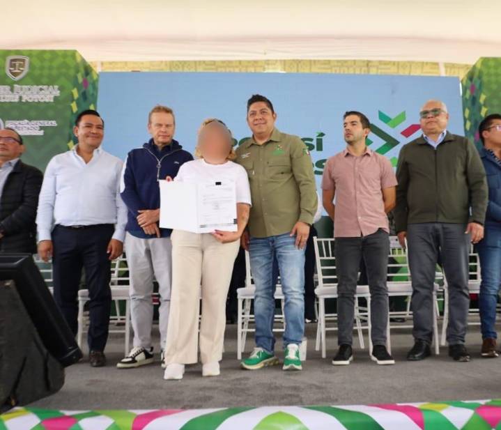 Ricardo Gallardo entrega preliberaciones a personas privadas de la libertad