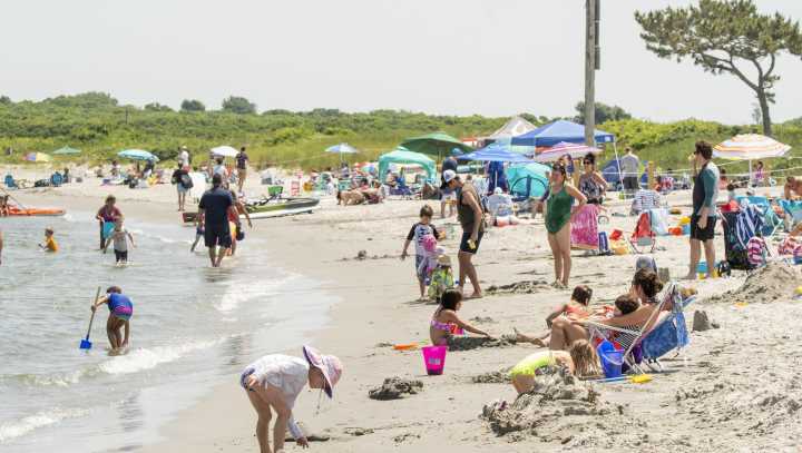 Effects of Hurricane Erin closes Middletown beaches