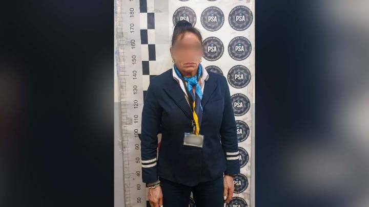 Una azafata de Aerolíneas Argentinas fue detenida por contrabando de lujo