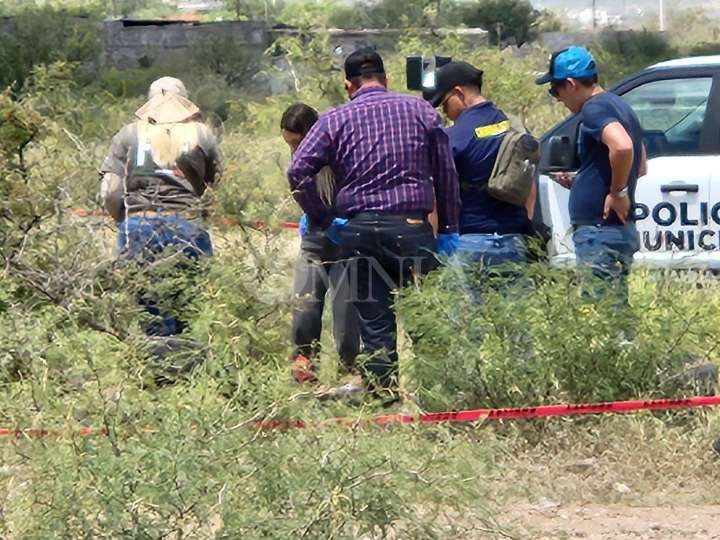 Localizan a hombre ejecutado en brecha de terracería de Carrizalillo