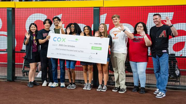 Cox awards $100,000 in scholarships to Arizona students starting college