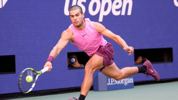 Carlos Alcaraz, still without a dropped set, reaches U.S. Open QFs