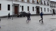 Conductor se ganó un comparendo por transitar “como si nada” por el Parque Caldas