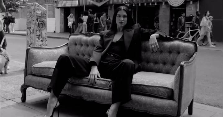 Tras meses de espera: este es el esperado comercial que Dua Lipa grabó en Chile