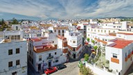 El pequeño pueblo costero "donde van los turistas españoles" que enamora a los británicos, según el Daily Express