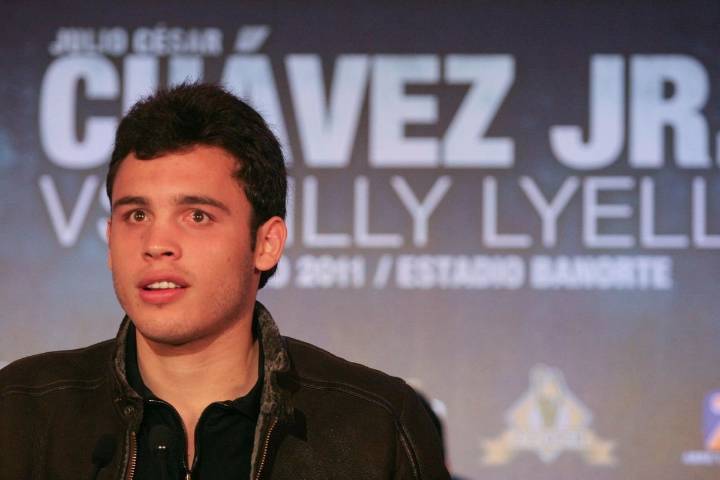 Otorgan libertad condicional a Julio César Chávez Jr.; ya está con su familia