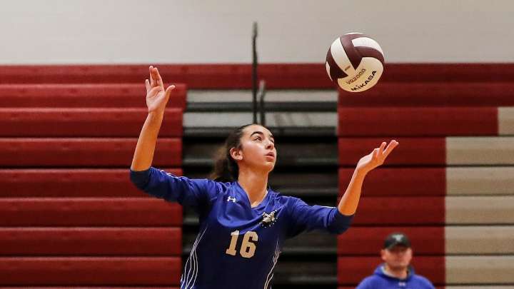 Who are the top returning junior girls volleyball stat leaders in 2025?