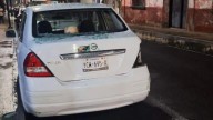 Conductor de camioneta choca y deja el vehículo abandonado en calles de Orizaba