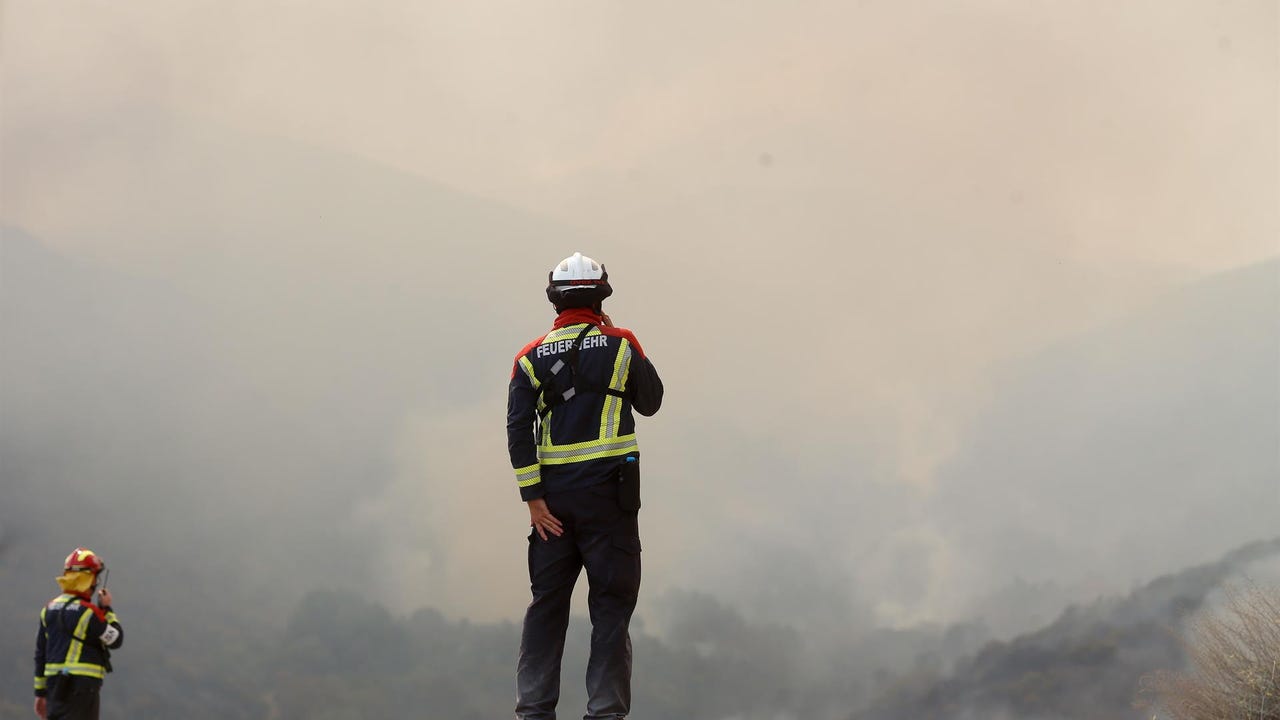 Varias reproducciones en el incendio de Anllares del Sil (León) obligan a evacuar Anllarinos y declarar el IGR 2