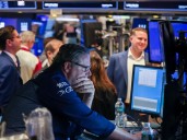 Sigue la tensión en los mercados: sube el dólar y caen más de 4% las acciones