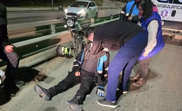 Un pozo en la Ruta 3 provocó el despiste de una moto en Comodoro