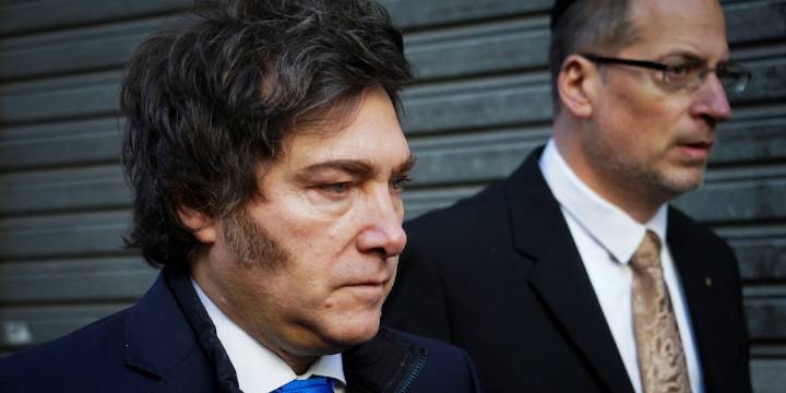 Horas cruciales en el Gobierno: el escándalo de las coimas, la urgencia por llegar a octubre y la presión para relanzar la gestión tras las elecciones