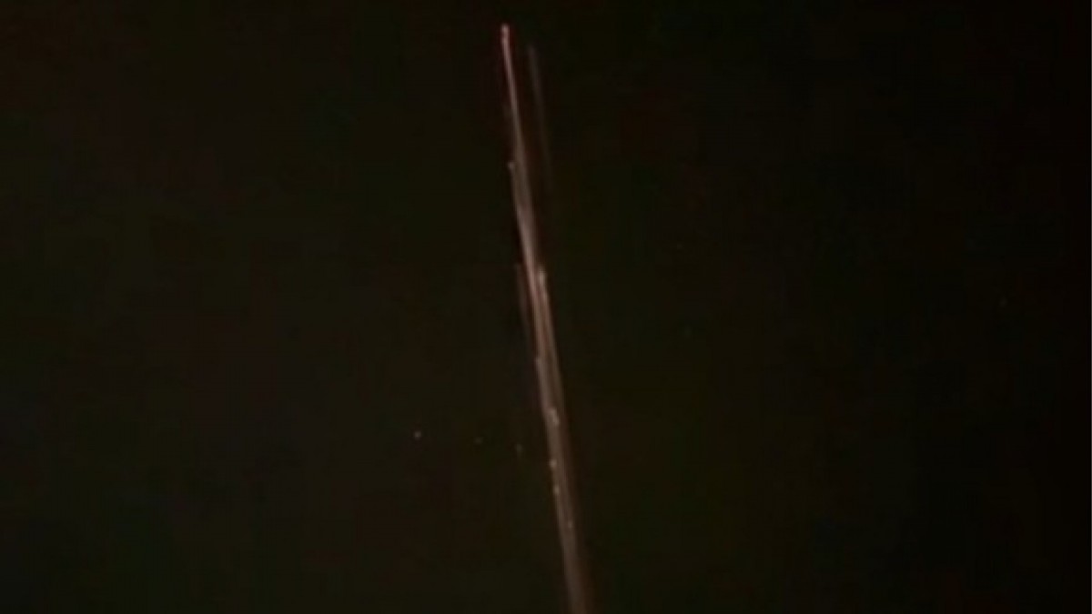 Una bola de fuego cruza el cielo de la Región