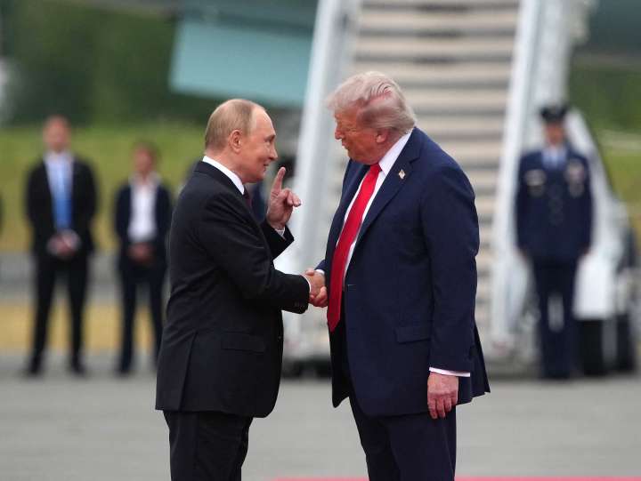 Trump y Putin comienzan reunión clave a puerta cerrada