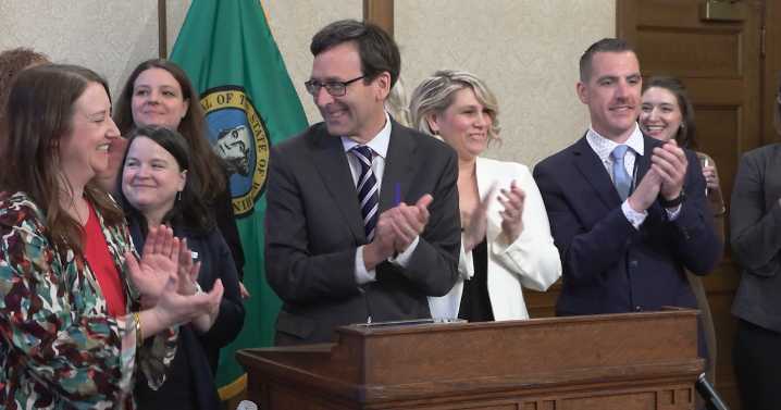 Governor Bob Ferguson responds to redrawing congressional maps ahead of midterms