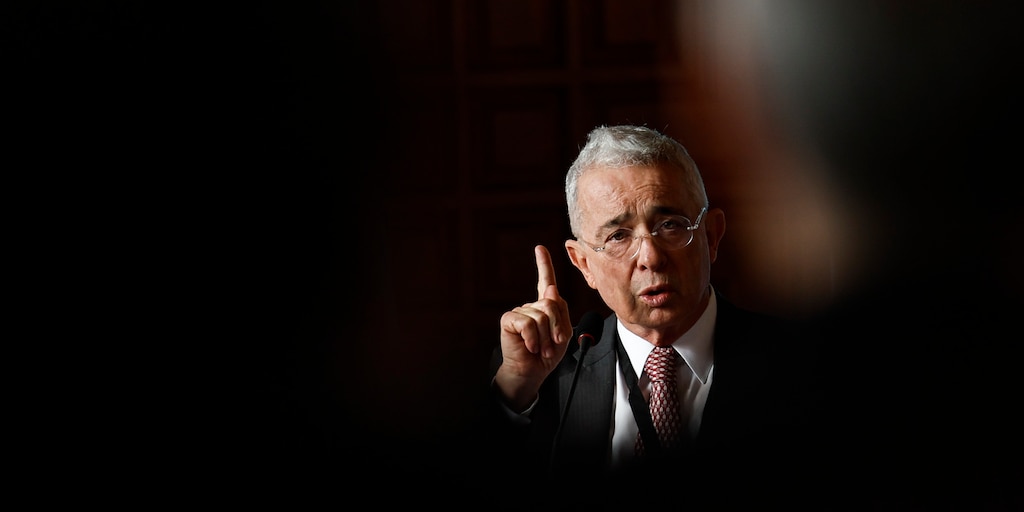Álvaro Uribe Vélez recuperó su libertad, pero la noticia cayó como un ‘baldado de agua fría’ para sus opositores: “Libre no es igual a inocente”