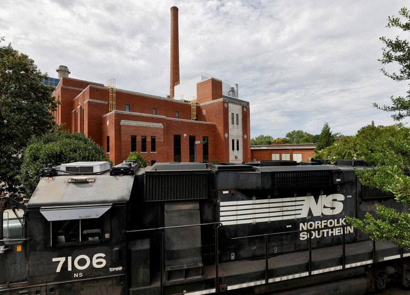 White House plans to appoint a Republican, Democrat to railroad regulator, MSNBC reports