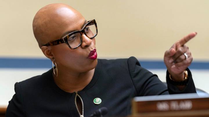 Oversight Democrats call for hearing with Epstein victims