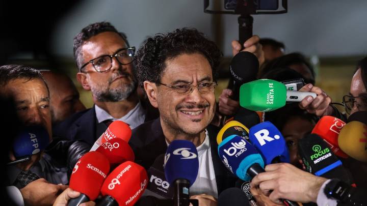 Iván Cepeda radicó denuncia penal en la Fiscalía contra Álvaro Uribe y sus hijos; esta sería la razón