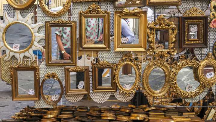 The Show-Stopping Vintage Mirror That's Making A Major Comeback