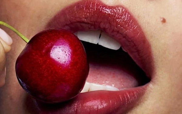 El lápiz labial, un símbolo eterno de feminidad