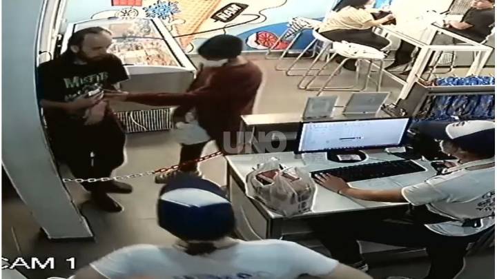Violento asalto en una heladería de Santo Tomé: clientes y empleados vivieron momentos de terror