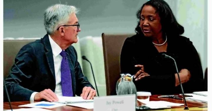 FED GOVERNOR SAYS SHE WON'T QUIT