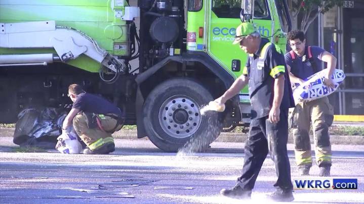 Truck crashes, spills gas in Mobile