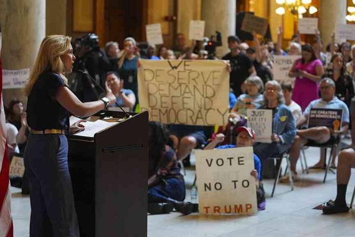 Vance sent to Indiana as Trump calls for new census