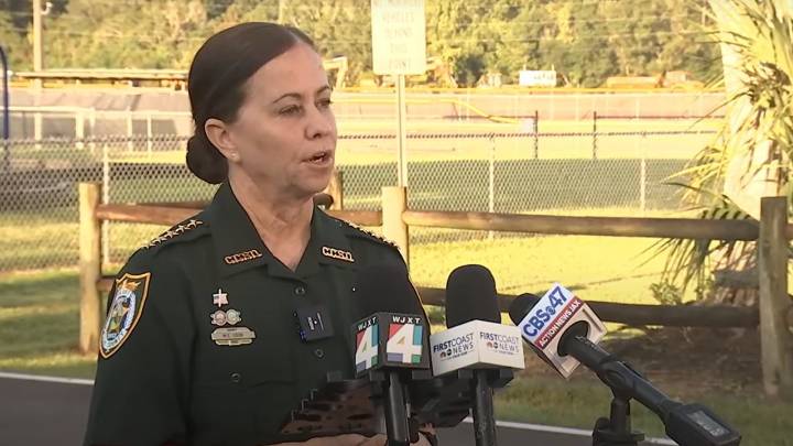 Adolescente de Florida camina una milla hasta la iglesia para confesar haber matado a sus padres