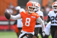 Browns trade QB Kenny Pickett to the Raiders, where he'll back up Geno Smith