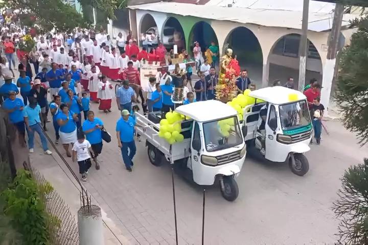 Fe une a Tabasco y Campeche: Procesión del Señor de la Salud visita a San Joaquín en Palizada