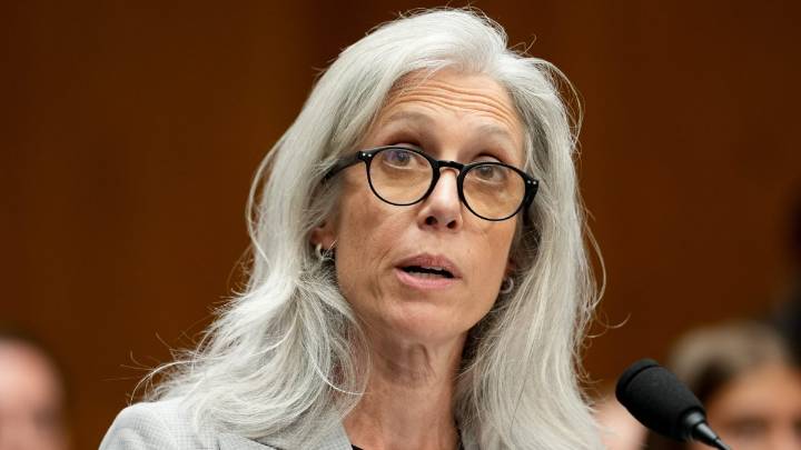 Echan a la directora de los CDC y renuncian cuatro funcionarios