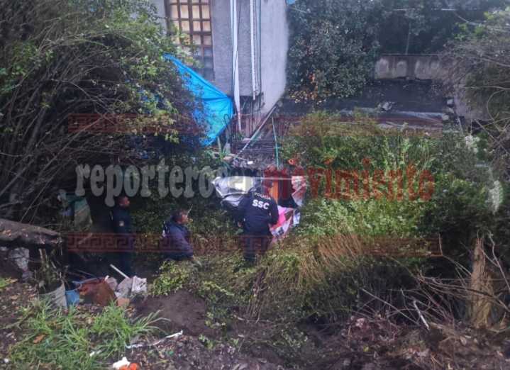 POLICÍAS RESCATARON A UNA FAMILIA TRAS DESLAVE EN LA CDMX