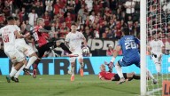Los goles del Pipa Benedetto por ahora los hace Cocoliso González en Newell's