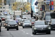 More Canadians commuting as remote work decline, hybrid workers on