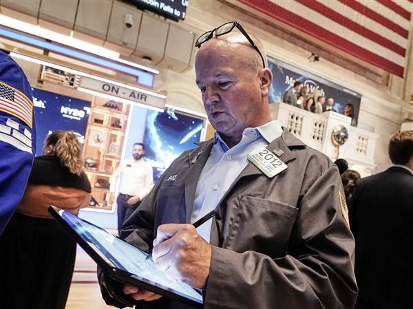 Wall Street edges higher, pushes S&P 500 to another record