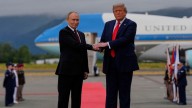 Cumbre Trump - Putin | Trump recibe a Putin con alfombra roja para su cumbre bilateral en Alaska