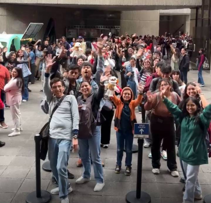 Furor por 31 minutos en la UNAM; asisten más de mil 300 fans a conferencia de Álvaro Díaz
