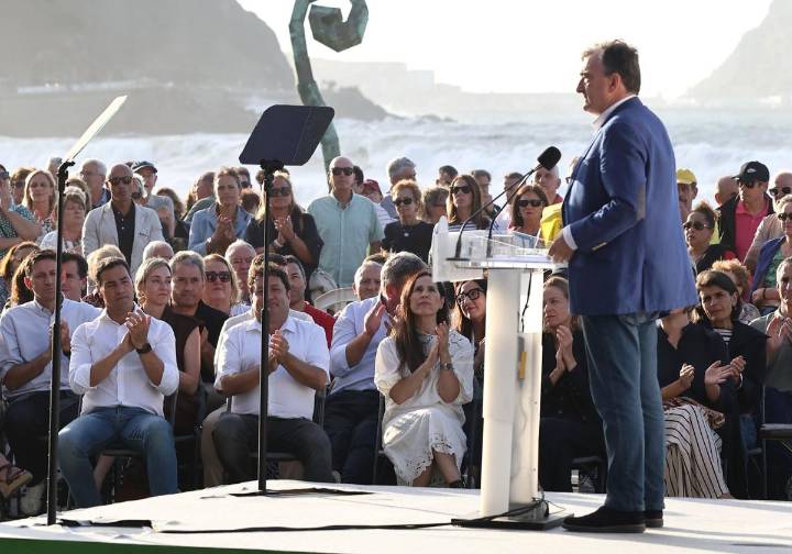 Esteban arremete contra el PP y dice que Sánchez «se pega al poder como una lapa»