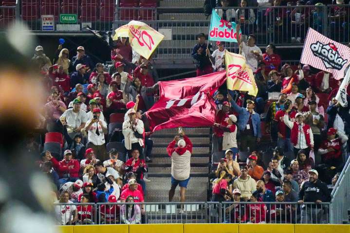 Niño de 9 años en terapia intensiva tras pelotazo en la cabeza en partido de los Diablos Rojos del México