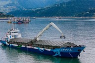 Una "roomba" para limpiar ríos: el barco que la presa de las Tres Gargantas ha puesto en marcha en China